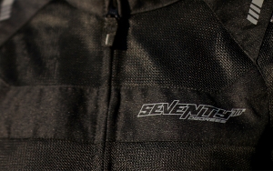 Γυναικείο μπουφάν Racing καλοκαίρι Seventy μοντέλο SD-JR54 χρώμα: μαύρο/καμουφλ