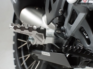 EVO Footpeg Set - stainless steel - rubber / silver-black - Triumph Tiger 1050 / BMW models - SW-Motech