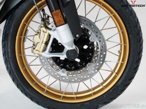 Front Wheel Axle Crashpad Set - material: polyamide - color: black - BMW R 1200 GS / RT / R 1250 GS / RT - SW-Motech