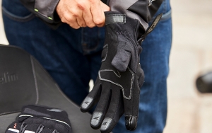 Gants d'hiver pour hommes Touring modèle Seventy SD-C43 noir/gris - WinterTex