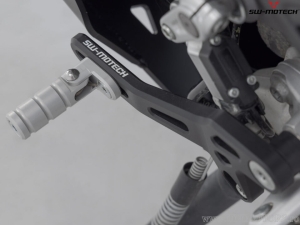 Pedale cambio in alluminio colore nero-argento - Ducati DesertX ('22-) - SW-Motech