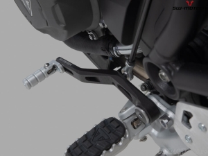 Pedale cambio in alluminio colore nero-argento - Triumph Tiger 900 modelli ('19-'23) - SW-Motech