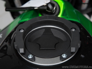Quick-Lock EVO Tank Bag Mounting System - for 5-bolt cap - Kawasaki II models - SW-Motech