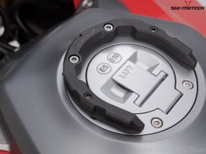 Quick-Lock PRO Tank Bag Mounting System - for 6-bolt cap - BMW models - SW-Motech