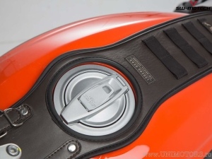 Set cinghia serbatoio SLA e borsa accessori Legend Gear LA2 (1,0L) - marrone-nero - Ducati Scrambler modelli ('14-) - SW-Motech