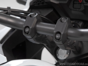 Set rialzo manubrio 20 mm - materiale: alluminio - colore: nero - per manubrio con diametro 28 mm - SW-Motech