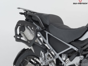 Set valigie laterali (sidecase) DUSC L/M (41/33L) e supporti PRO - 74.0L - Triumph Tiger 1200 Rally / GT Explorer - SW-Motech