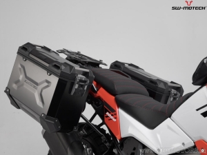 Set valigie laterali (sidecase) TRAX ADV L/M alluminio nero e supporti PRO - 82.0L - Suzuki V-Strom 1050 ('19-) - SW-Motech