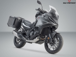 Set valigie laterali (sidecase) TRAX ADV M alluminio colore nero e supporti PRO - 74.0L - Honda NT1100 ('21-) - SW-Motech