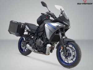 Set valigie laterali (sidecase) TRAX ADV M alluminio nero e supporti PRO - 74.0L - Yamaha MT-07 Tracer ('16-) - SW-Motech