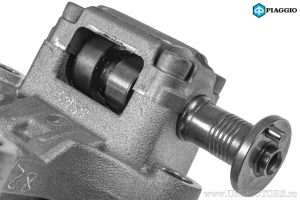 Support d'arbre à cames/basculeur droit complet - 1A002062 - Piaggio